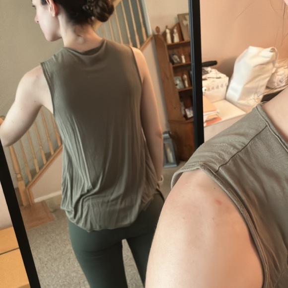 LA MADE SLEEVELESS TOP - Picture 3 of 8